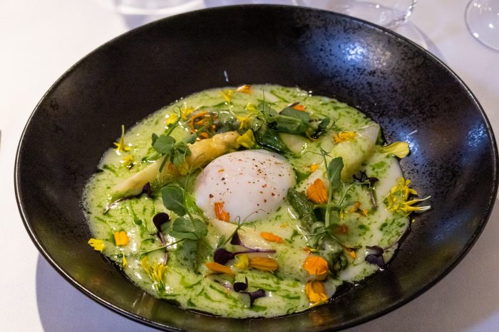 Une expérience gastronomique où la fraîcheur du printemps se dévoile avec raffinement ✨